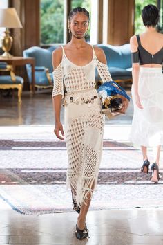 5 Spring/Summer 2019 Fashion Trends That'll Be Huge In 6 Months Knitted Fashion, Mode Crochet, Moda Paris, David Koma, Milan Fashion Weeks, Summer Fashion Trends, Summer Fashion Outfits, Fashion Show Collection, Knit Fashion