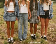 Pictures Friends Ideas, Photo Shoot With Friends Group Poses, Trendy Picture Ideas, Boutique Pictures, Hangout Fits, Three Friend Photoshoot, Cute Outfits Photoshoot, Instagram Pose Ideas Group, Group Clothing Photoshoot