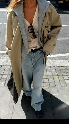 Tabi Outfit, Trenchcoat Outfits, Trench Coats Women Outfit, Trench Coat Outfit Winter, Euro Winter, London Ootd, Trenchcoat Outfit, Oversized Trench Coat, Trench Coat Outfit