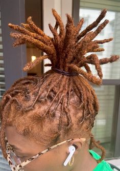 Honey Blonde Tips On Locs, Carmel Brown Locs, Dark Ginger Hair Black Women Locs, Light Brown Hair Locs, Locs With Brown Tips, Cinnamon Color Locs, Colored Short Locs, Honey Blonde Hair On Black Women Locs