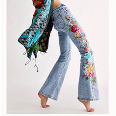 Free People Embroidered Flare Leg Jeans New With Tags Hippie Denim Pants, Cheap Blue Jeans With Floral Embroidery, Hand Embroidery Jeans Pattern, Cheap Medium Wash Bottoms With Floral Embroidery, Cheap Medium Wash Floral Embroidered Bottoms, Cute Hippie Jeans, Cheap Embellished Denim Jeans, Cheap Embellished Jeans For Spring, Cheap Bohemian Fitted Jeans