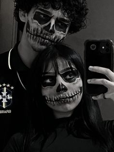 Skull Face Couple Costume, Couple Halloween Costumes Skeleton, Couples Skeleton Makeup, Couples Skull Makeup, Halloween Couple Makeup Ideas, Skeleton Makeup Couple, Skull Makeup Couple, Makeup Halloween Pareja, Couple Skull Makeup