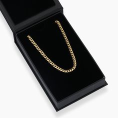 Start your collection with a gold 5mm Miami Cuban Link Chain. This chain is the perfect addition to any outfit and you can wear it every single day. This piece is DORADO's best-selling chain for a reason. Add this staple to your collection today.Made for: Men (20-24 inch) & Women (18-20 inch) Thickness: 5mm Weight: 28-33.3g Layer it with: Rope Chain Premium Gift Box: Included