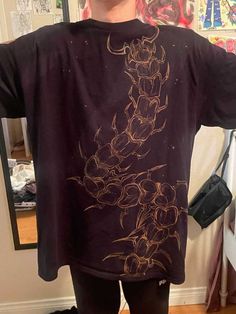 Bleached Anime Shirt, Green Bleached Shirt, Painting Bleach On Shirt, Bleach Shoes Ideas, Bleached Hoodies Ideas, Bleach On Shirt Art, Bleach Graphic Design, Bleach Sweaters Diy, Bleach Painting Clothes Anime