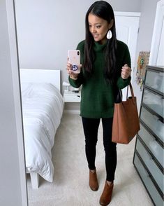 Types Of Sweaters, Booties Outfit, Chic Winter Outfits, Jeans Brown, Boating Outfit, Outfit Jeans, Brown Booties, Street Style Trends, Winter Outfits For Work