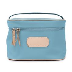 This makeup case from Jon Hart is perfect for any lady! Features include an interior pocket for small, easily lost items (looking at you, tweezers); a natural leather handle for easy transport; and a vinyl-coated canvas that makes it durable for daily use. Jon Hart, Blue Makeup, Clear Bags, Travel Items, Makeup Case, Personalized Accessories, Tweezers, Ocean Blue, Duffel Bag