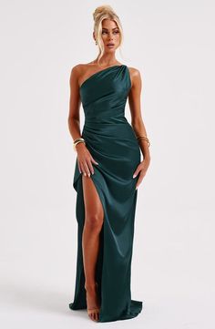 Ariel Maxi Dress - Emerald – BABYBOO Homecoming Dresses Corset, Midi Dress Wedding Guest, Sleek Hair, Dresses Flowy, Maxi Dress Sale, Sparkle Dress, Sleek Hairstyles, Dresses By Length, Formal Dresses Prom