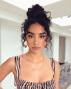 Super Easy Hairstyles, Instagram Hairstyles, Curly Hair Photos, Cute Curly Hairstyles, Trending Hairstyles, Hair Photo, Long Curly Hair, Curly Hairstyles, Celebrity Hairstyles