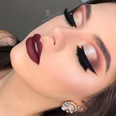 Iridescent Eyeshadow, Party Makeup Looks, Make Up Inspiration, Holiday Makeup, Bride Makeup, Red Lipstick, Perfect Makeup