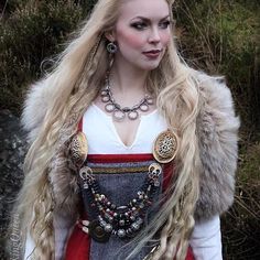 Female Viking, Viking Queen, Viking Images, Costume Viking, Viking Cosplay, Viking Garb, Kawaii Clothes Goth, Viking Dress, Viking Wedding