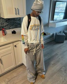 Grey Sweatpants Outfit Men, Baggy Sweatpants Outfit, Gray Sweatpants Outfit, Streetwear Fashion Baggy, Guerriero Samurai, Fashion Baggy, Sweatpants Outfits, Drippy Outfit, Streetwear Outfit Ideas