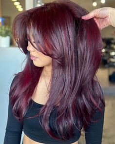 50 Hottest Mahogany Hair Color Trends For 2024 Work Safe Hair Color, Violet Hair Colors With Highlights, Violet Red Hair Color With Highlights, Dark Cherry Red Hair With Highlights, Violet Red Hair Color, Cherry Cola Red Hair, Pelo Color Borgoña, Cola Hair, Pelo Color Vino