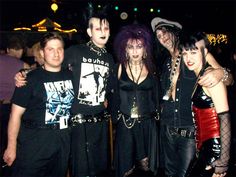 Deathrocker Goth, 80 Goth, Trad Goth Outfit, Mall Goth 90s, Makeup 80s, Trad Goth Outfits, Deathrock Fashion, Goth People