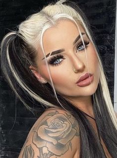 Split Dyed Hair, Pretty Hair Color, Edgy Hair, Hair Dye Colors, Hair Inspiration Color, Hair Inspo Color, Cool Hair Color, العناية بالشعر, Gorgeous Hair