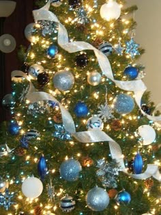 a decorated christmas tree with blue and white ornaments