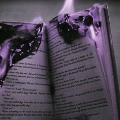 Dark Lavender Aesthetic, Purple Witch Aesthetic, Purple Academia, Hawke Dragon Age, Purple Gothic, Violet Aesthetic, Yennefer Of Vengerberg, Purple Vibe, Lavender Aesthetic