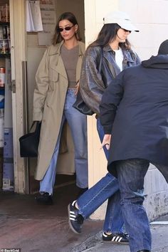 Hailey And Kendall, Hailey Bieber And Kendall Jenner, Kendall Jenner And Hailey Bieber, Hailey Bieber Outfits, Warren Buffett, January 21, Hailey Baldwin, Celebrity Street Style