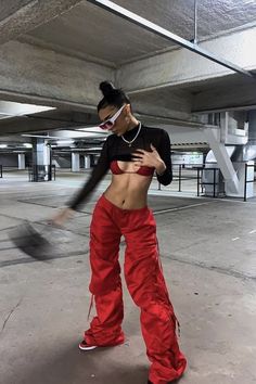 Concert Streetwear Outfit, La Day Party Outfit, Soy Rebelde Outfits, Casual Festival Outfit Winter, Streetwear Fashion Festival Women, Outfits For Festivals Summer, Bad Bunny Concert Inspo Outfit, Rave Casual Outfits, Rave Fits With Pants