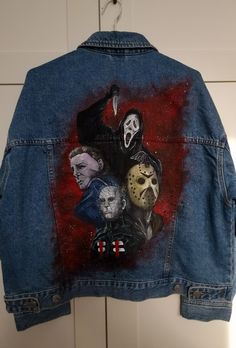 Kurtka z ręcznie malowanym wzorem, wykonana na zamówienie. Horror, horror art, kurtka jeansowa, polish custom, hand painted jeans, kurtka ręcznie malowana, horrory ilustracje, prezent personalizowany Cute Ghostface, Painting On Clothes, Jean Painting, Hand Painted Jeans, Custom Hand Painted, Horror Art, Hand Painted, Instagram Photos