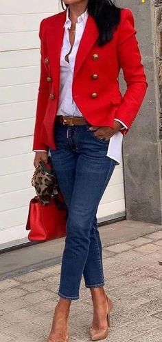 Blazer And Jeans, Casual Chic Outfits, Blazer Outfits Casual, Looks Jeans, Trendy Business Casual, Tee Shirt Fashion, Classic Style Outfits, Summer To Fall, Red Blazer