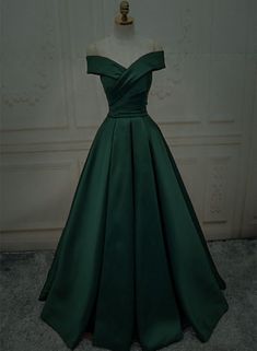 Dark Green Dress Formal, Green Ball Dress, Reception Dress Long, Designer Dresses Couture, Frilly Dresses, Diy Vetement, Wedding Reception Dress, Royal Dresses