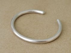 Mens Sterling Silver Jewelry, Silver Cuff Bangle, Handmade Silver Jewellery, Luxury Magazine, Trends Magazine, Trending Bracelets, Antique Bridal Jewelry, Silver Bangle Bracelet, Sterling Silver Bangle Bracelets