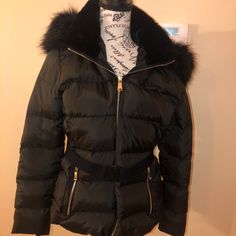 -Warm Zara Black Puffer Jacket -Detachable Faux Fur -Water Repellent -Detachable Belt -****Runs Small**** Fitted Zara Outerwear For Cold Weather, Zara Puffer, Black Puffer Jacket, Black Puffer, Zara Jackets, Zara Black, Puffer Jacket, Repellent, Water Repellent