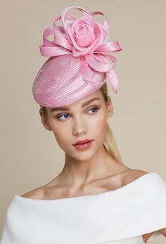 Juliette Botterill Millinery - Occasion Hats London - Bespoke Millinery Fascinator Hats Outfit, Race Day Hats, Classy Hats, Occasion Hats, Pretty Hats, Sinamay Hats, Colorful Hat, Luxury Hats, Fascinator Headband