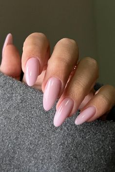 Natural shades for the win😋 Solid Color Nails, Nail Forms, Nail Art Kit, Pink Nail, Pink Acrylic Nails, Elegant Nails, Classy Nails, Chic Nails, Nails Nailart