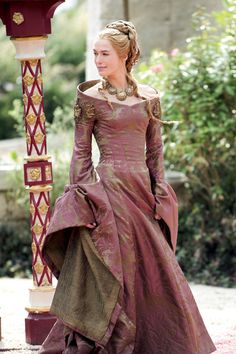 Cersei Lannister   - HarpersBAZAAR.com Game Of Thrones Dress, Gra O Tron