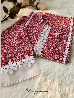 Pakistani Stitching Designs, Pakistani Trouser Design With Lace, Pakistani Kurta Stitching Ideas, Lace Design For Kurti, Suit Laces Designs, Pakistani Kurta Neck Design With Lace, Pakistani Lace Design, Simple Kameez Designs Pakistani, Stitching Suit Design