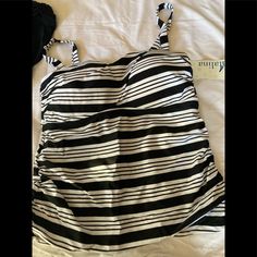 Black Xl Bottom And Top Black And White Size 1x Black Lined Summer Tankini, Casual Striped Sleeveless Tankini, Pink Swimsuit Bikinis, Plaid Bikinis, Thrift Inspo, Bathing Suits One Piece, Halter One Piece Swimsuit, Two Piece Swimsuit, Tankini Swim Tops