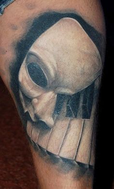 a man's leg with a skull tattoo on it and the words, fabulous and fun m share