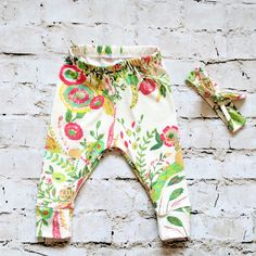 Spring Leggings | Floral Leggings | Bright Leggings | Wildflower Leggings | Tropical Leggings by DevilishlyDetailed on Etsy Tropical Leggings, Bright Leggings, Leggings