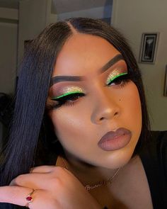 Neon Green Makeup Looks, Green Makeup Looks Black Women, Neon Green Makeup, Green Makeup Looks, Makeup Looks Black Women, Green Eyeliner, Carnival Makeup, Green Makeup, Glam Makeup Look