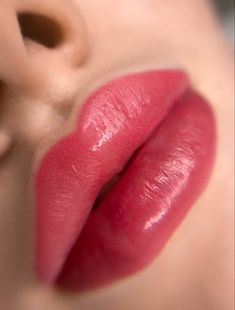 Hyaluronic Lips, Lip Blushing, Lips Photo, Light Pink Lip Gloss, Beauty Hacks Lips, Candy Lips, Metallic Lipstick, Kissing Lips, Lip Beauty