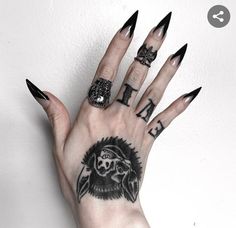 Black Claws Nails, Gothic Nails Wedding, Goth Nail Inspo Acrylic, Chrome Goth Nails, Minimal Goth Nails, Cat Claw Nails Designs, Goth Wedding Nails For Bride, Trad Goth Nails, Elvira Nails