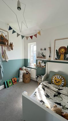 a child's bedroom decorated in blue and white