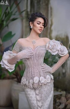 Costume Design Ideas, Summer Dresses Tutorial, Good Morning Funny Pictures, Chic Dress Classy, Hand Embroidery Dress, Morning Funny, Khmer Wedding, Dress Tutorials, Wedding Costumes