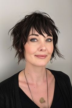 34 Trendy Choppy Bob with Bangs for a Modern Beachy Style Choppy Bobs With Bangs, Bob Cuts With Bangs, Wispy Shag, Edgy Bob Hairstyles, Choppy Bob With Bangs, Choppy Bobs, Bobbed Hairstyles With Fringe, Bobs With Bangs, Long Bob With Bangs