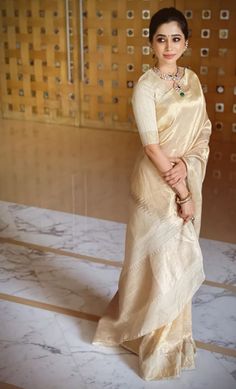 Aarthi Ravi, White Sari, Jayam Ravi, Golden Saree, Saree Draping Styles, Indian Bridal Sarees, Modern Saree, Set Saree