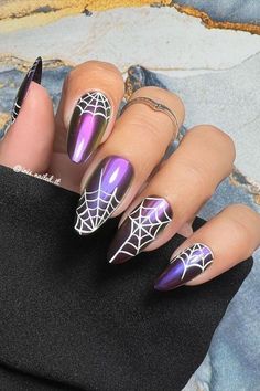 Halloween Nails Halloween Witch Nails Design, Chrome Halloween Nails, Unique Halloween Nails, Creepy Halloween Nails, Halloween Bat Nails, Spider Nails, Halloween Nail Art Designs, Nail Art Halloween