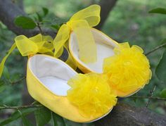 Cute!! Yellow Party, Tutu Skirts, Flower Girl Shoes, Baby Flower, Kids Growing Up, After 3, Baby Boots, Baby And Toddler