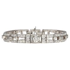 Exquisite 10-Carat Total Natural Diamond Vintage Bracelet. Step into a world of timeless beauty with our vintage bracelet, a relic from the 1930s. This captivating piece showcases a stunning array of round and baguette cut diamonds, totaling 10 carats, meticulously set in a mix of prong and bezel settings.The combination of round and baguette cut diamonds adds a delightful contrast and a touch of vintage glamour. The prong and bezel settings further enhance the brilliance of the diamonds, creati Glamour Vintage, Platinum Bracelet, Filigree Bracelet, Retro Bracelet, Art Deco Brooch, Art Deco Bracelet, Emerald Bracelet, Diamond Brooch, Baguette Cut Diamond