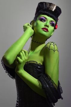 Bride Of Frankenstein Costume, Frankenstein Costume, Halloween Chic, The Mask Costume, Party Make-up, Bride Costume, Halloween Makeup Scary, Creative Costumes, Halloween Costumes Makeup