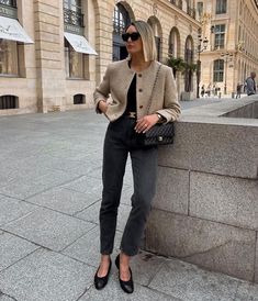 Europe Autumn, Casual Chic Outfits, Corporate Outfits, Fall Outfits For Work, Outfit Trends, Beige Cardigan