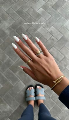 Solid White Almond Nails, Basic Nail Ideas Almond, White Fade Nails, Elegant Almond Nails, Trendy Almond Nails, Paznokcie Hello Kitty, White Almond Nails, Almond Gel Nails