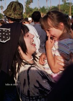 billie eilish with fans,  Билли айлиш с фанатами billie eilish photos Билли айлиш фото billie eilish black hair billie eilish black hair Billie Eillish, Rare Photos, My Favorite Music, Best Couple, Getting Old