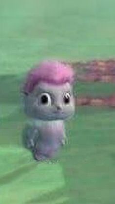 a blurry image of an animal with pink hair