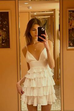 Brunch Dresses Classy, White Short Graduation Dress, Dress For Blondes, White Brunch Dress, Graduation Dress Aesthetic, White Going Out Outfit, Ultra Feminine Aesthetic, Grad Party Outfit Ideas, Graduation Dress University